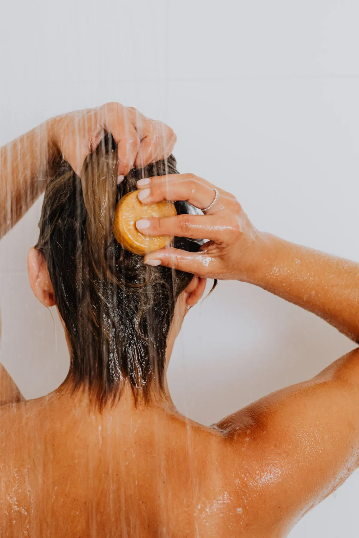 Cuir chevelu sain : la base de cheveux en bonne santé