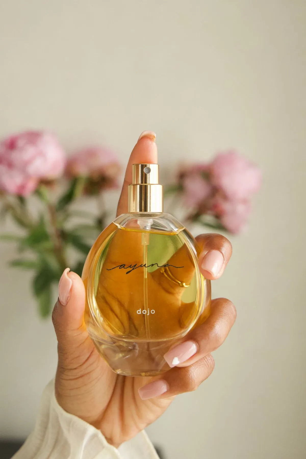 Comment faire tenir son parfum toute la journée