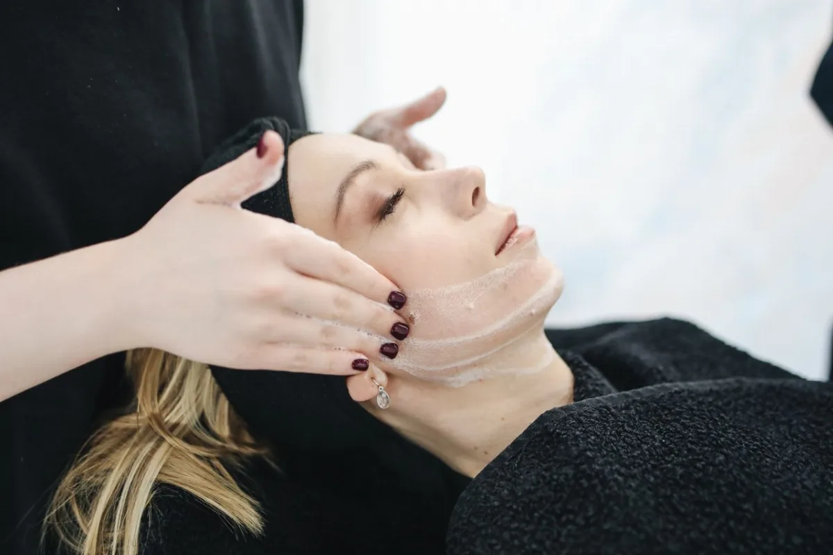 Bien-être : les bienfaits d'une routine beauté sur le moral